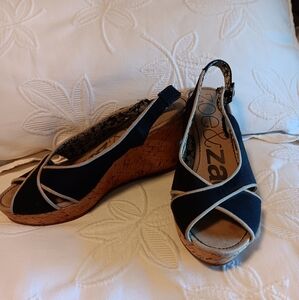 Zoe & Zac sz 10 wedge sandals-black, tan cork wedge ❤️